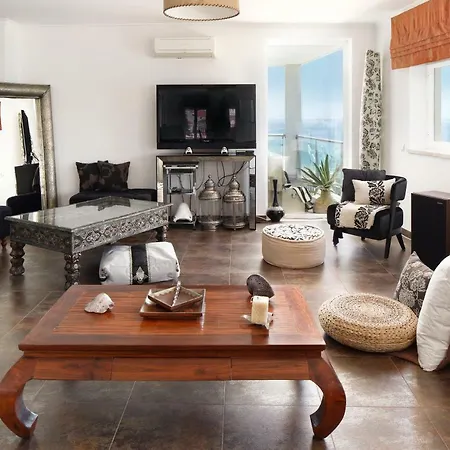 Cali Deluxe Holidays, Bed and Breakfast 4*