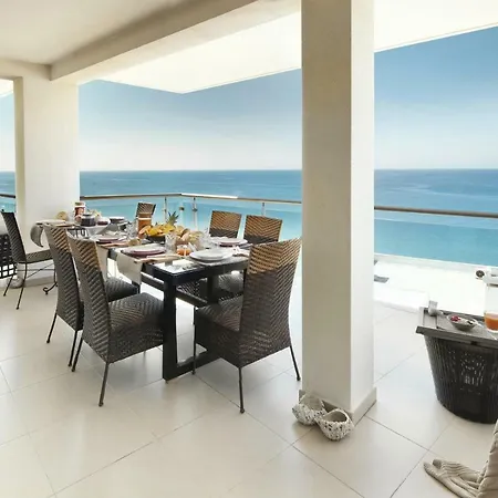 Cali Deluxe Holidays, Bed and Breakfast Σεσίμπρα