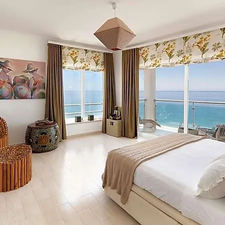 Cali Deluxe Holidays, Sesimbra