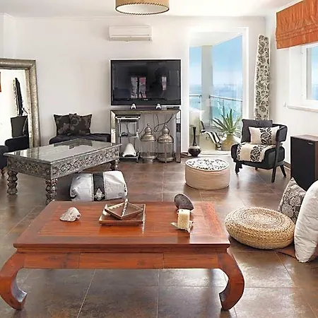 Bed & Breakfast Cali Deluxe Holidays, 4*