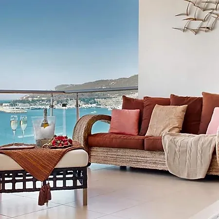 Cali Deluxe Holidays, Bed & Breakfast