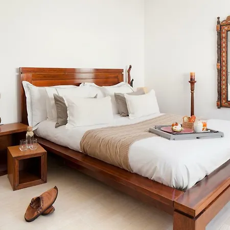 Cali Deluxe Holidays, Frühstückspension 4*