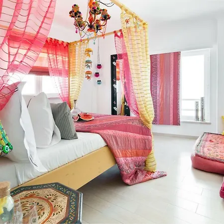 Alojamento de Acomodação e Pequeno-almoço Cali Deluxe Holidays, 4*