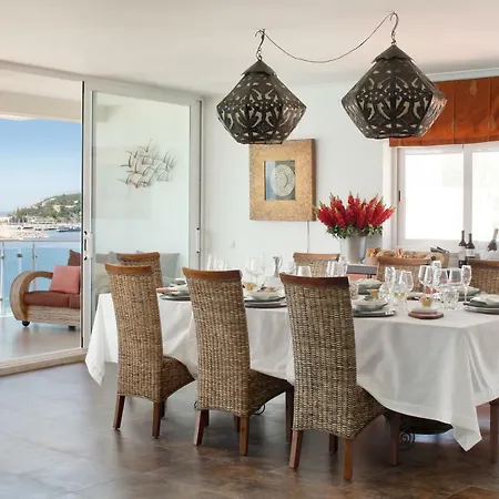 Cali Deluxe Holidays, Bed & Breakfast 4*