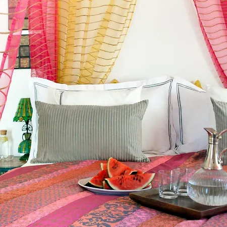 Cali Deluxe Holidays, Bed & Breakfast 4*