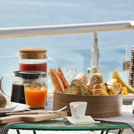 Cali Deluxe Holidays, Bed & Breakfast