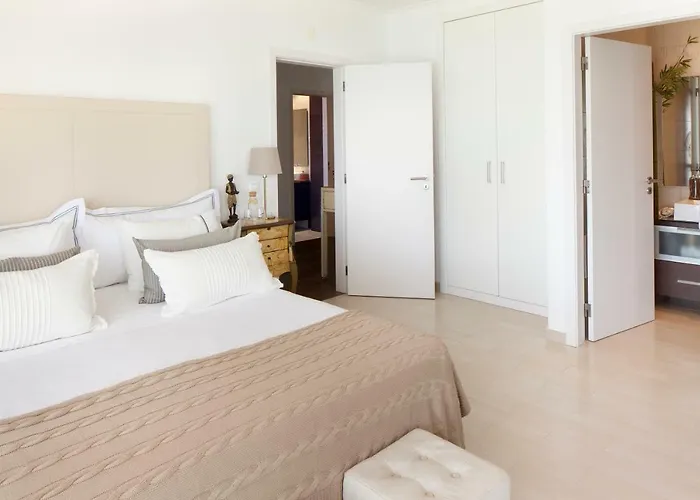 Cali Deluxe Holidays, Alojamento de Acomodação e Pequeno-almoço