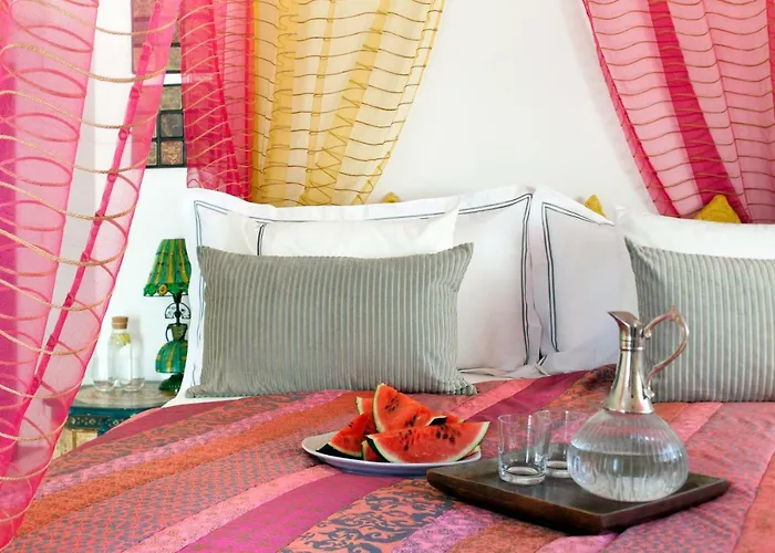 Cali Deluxe Holidays, Alojamento de Acomodação e Pequeno-almoço 4*