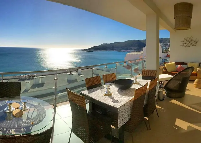 Cali Deluxe Holidays, Alojamento de Acomodação e Pequeno-almoço