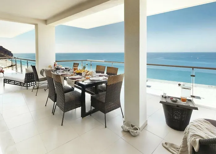 Cali Deluxe Holidays, Alojamento de Acomodação e Pequeno-almoço Sesimbra