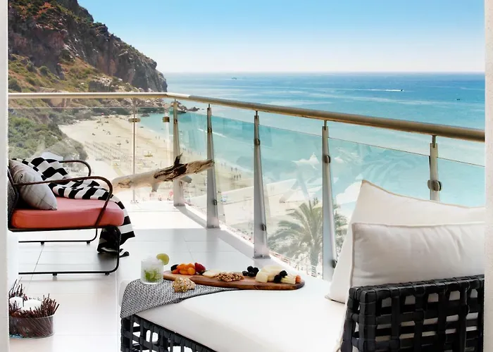 Cali Deluxe Holidays, Alojamento de Acomodação e Pequeno-almoço Sesimbra